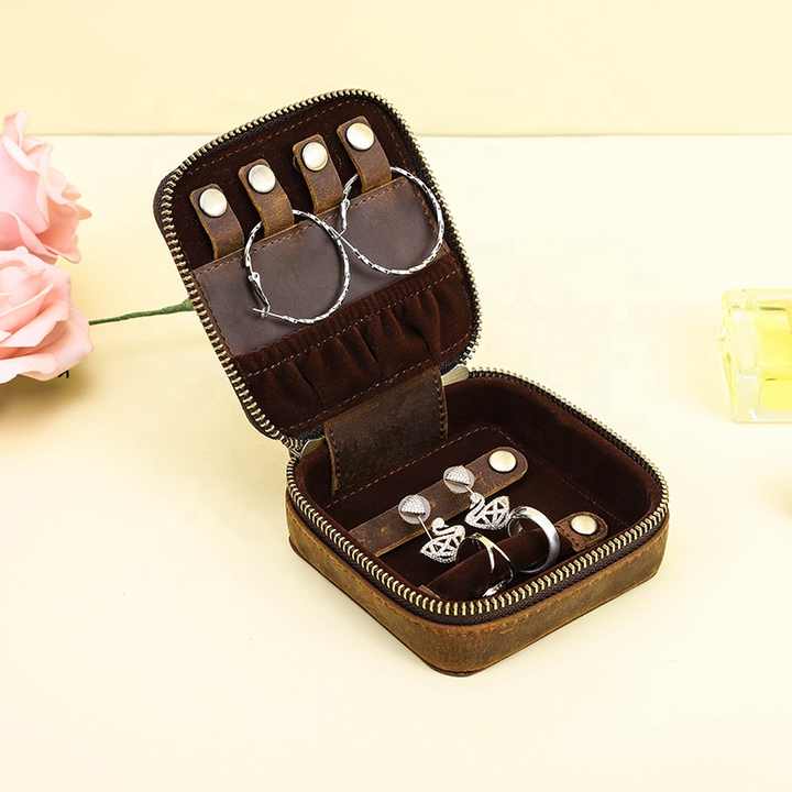 Compact Leather Jewelry Organizer Case - Travel-Friendly and Elegant Storage