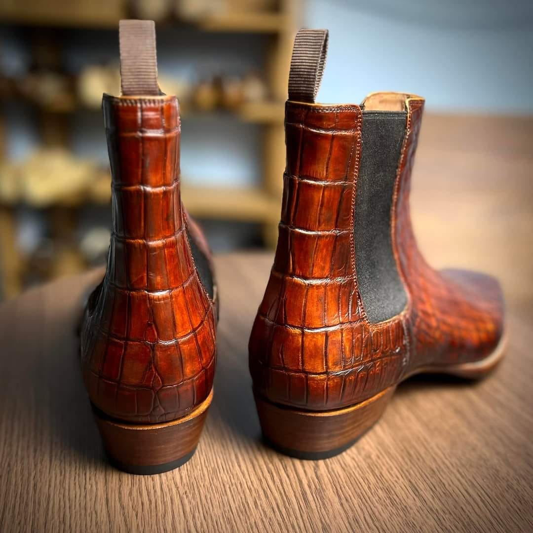 Handcrafted Men's Brown Chelsea Boots with Crocodile Pattern - Image 3