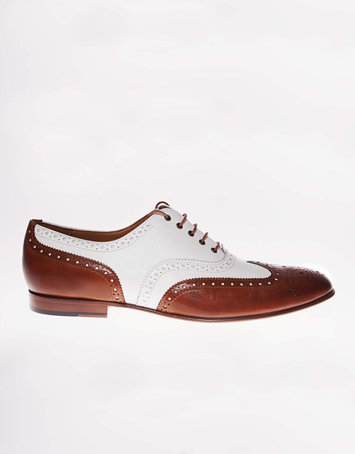 Handmade Men Spectators dress shoes, Men wing tip brogue Casino shoes