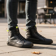 model-casual-setting - Men's Leather Trail Running Sneakers