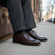 model-siting - Men's Dark Brown Leather Oxford Dress Shoes