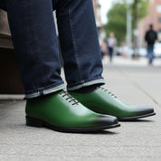 Men's Green Pointed Toe Leather Dress Shoes - model-siting