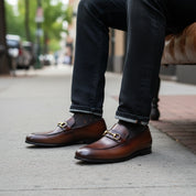 model-sitting-bench - Men's Black Leather Modern Loafers