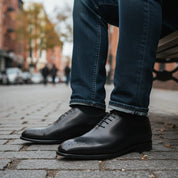 model-sitting - Men's Black Leather Oxford Brogue Shoes