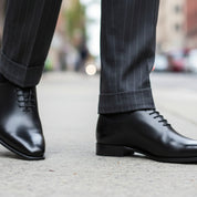 model-walking-street - Men's Black Leather Oxford Shoes with Classic Lace-Up