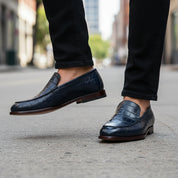 Men's Blue Crocodile Patterned Leather Dress Shoes - model-walking-street