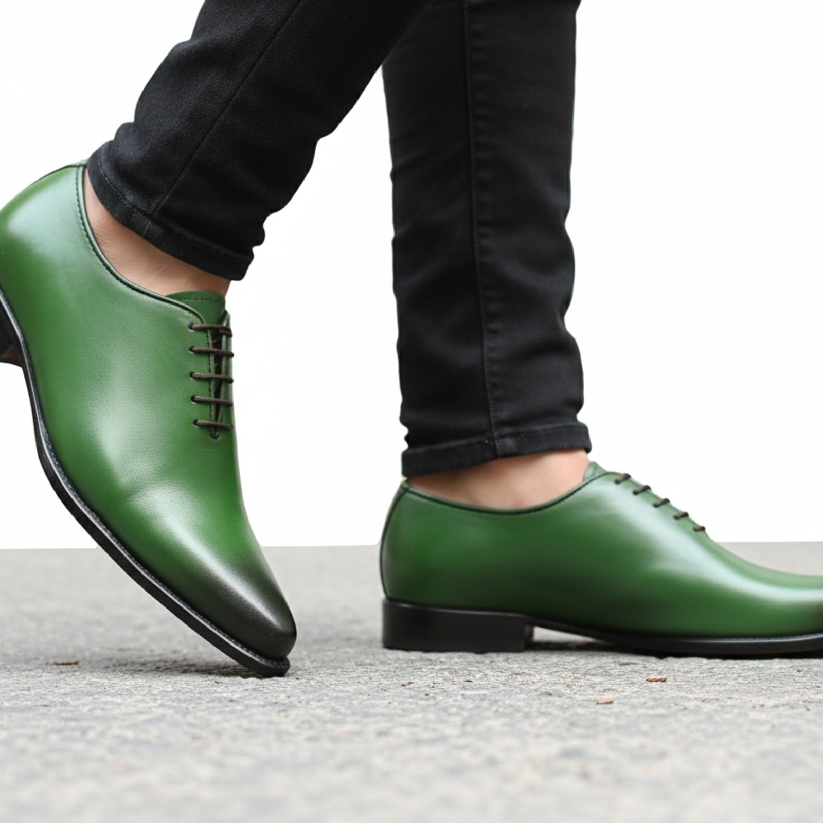 Men's Green Pointed Toe Leather Dress Shoes - model-walking-street