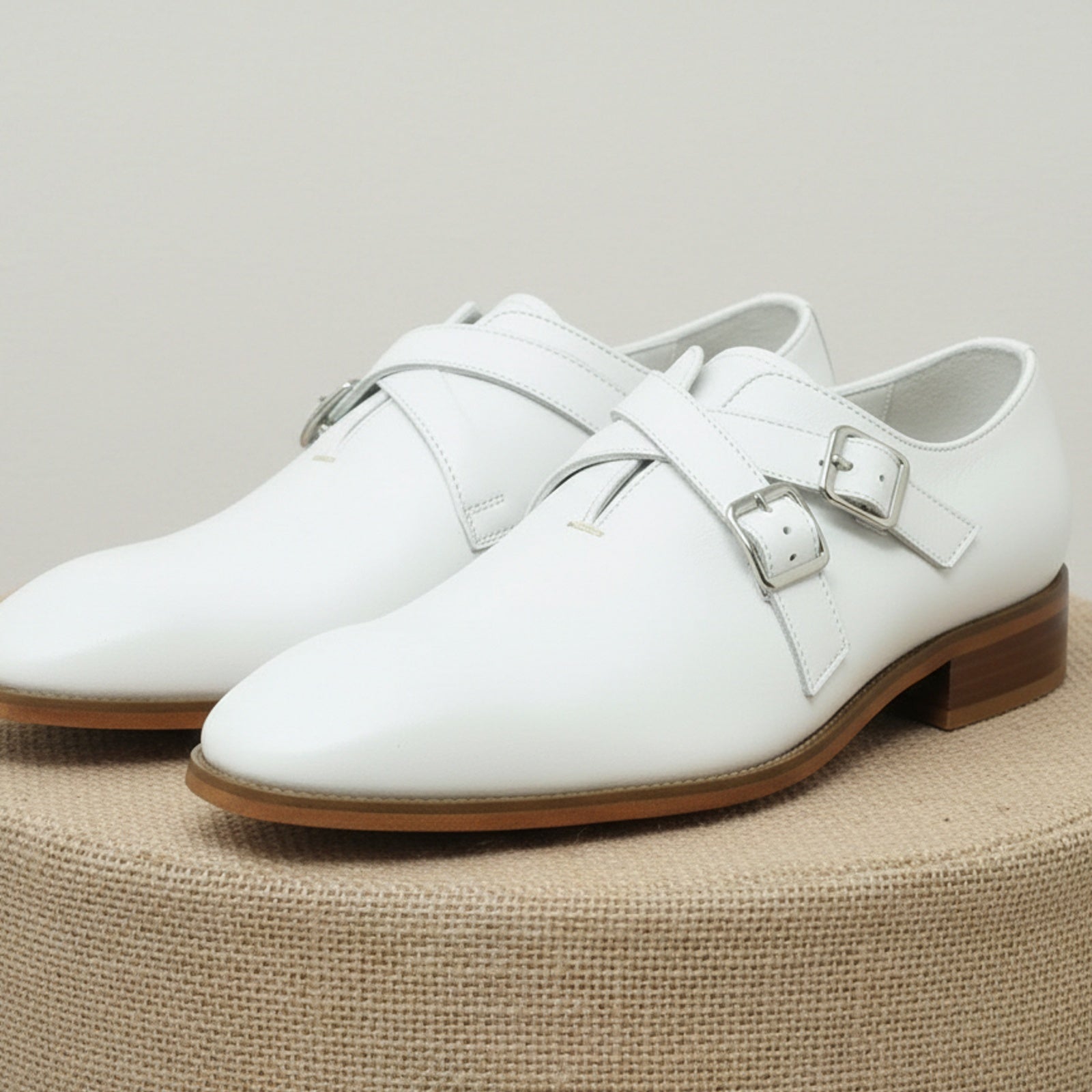 Men's White Leather Oxford Dress Shoes - pedestal-view