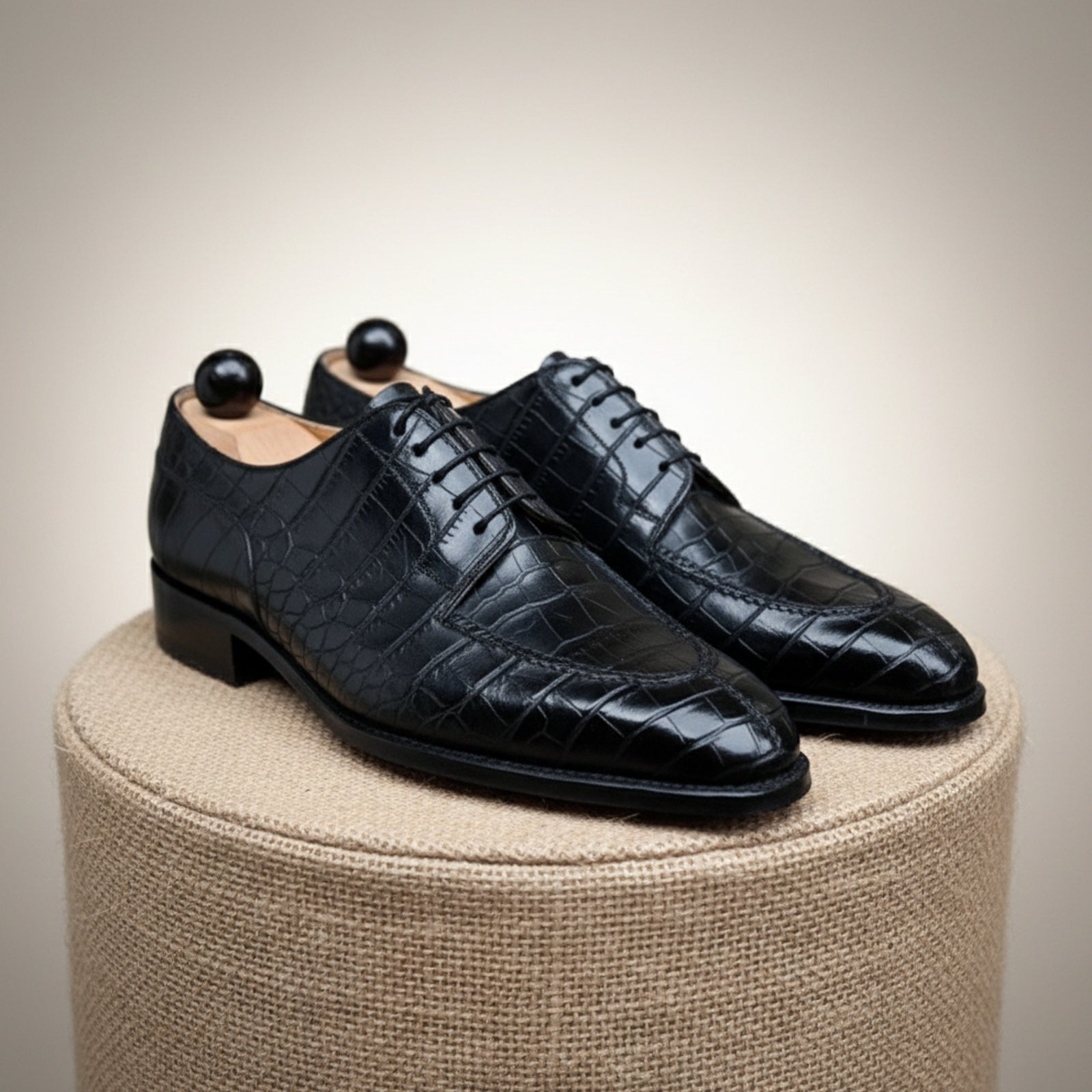 Men's Black Alligator Embossed Leather Dress Shoes - pedestal-view