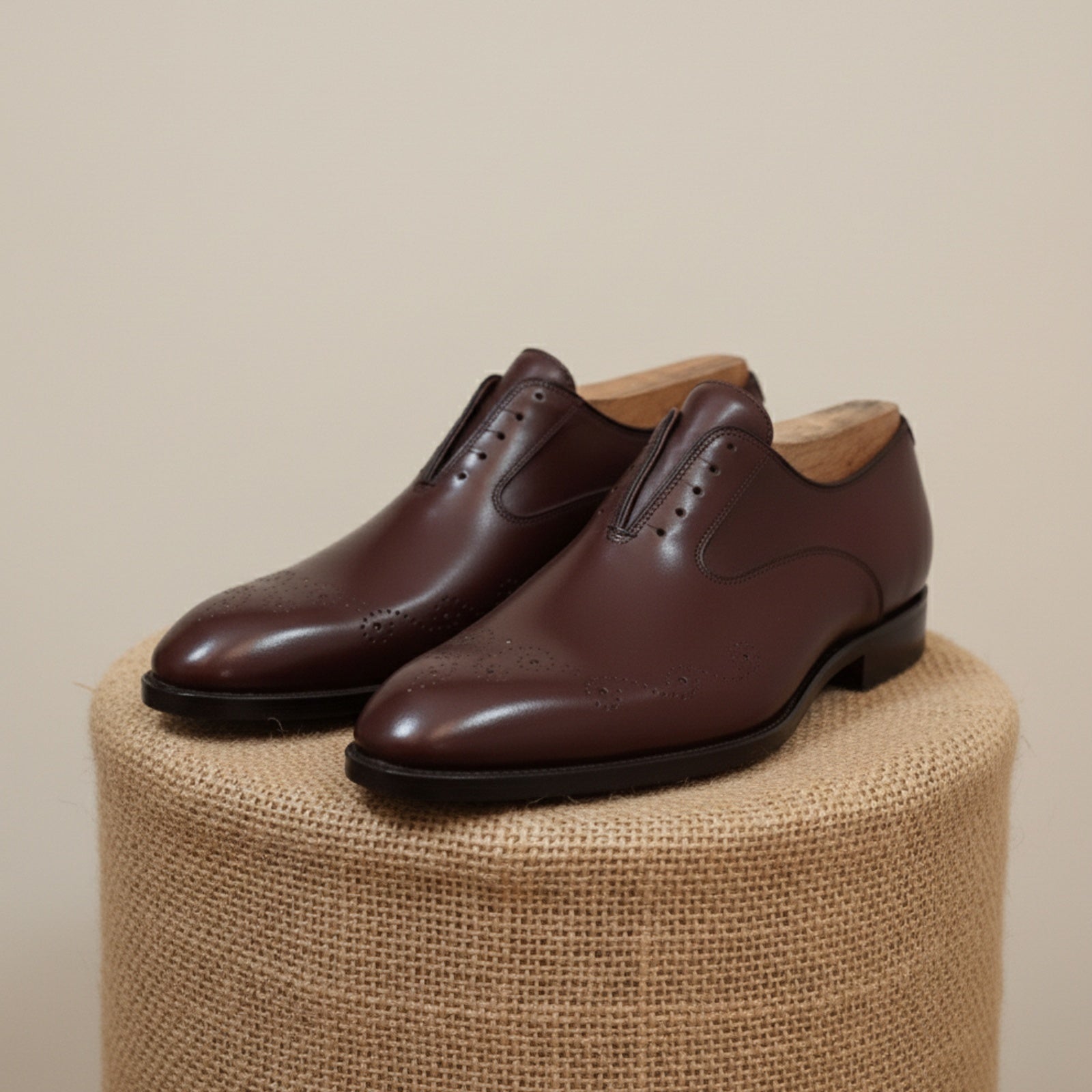 Men's Maroon Leather Oxford Dress Shoes - pedestal-view
