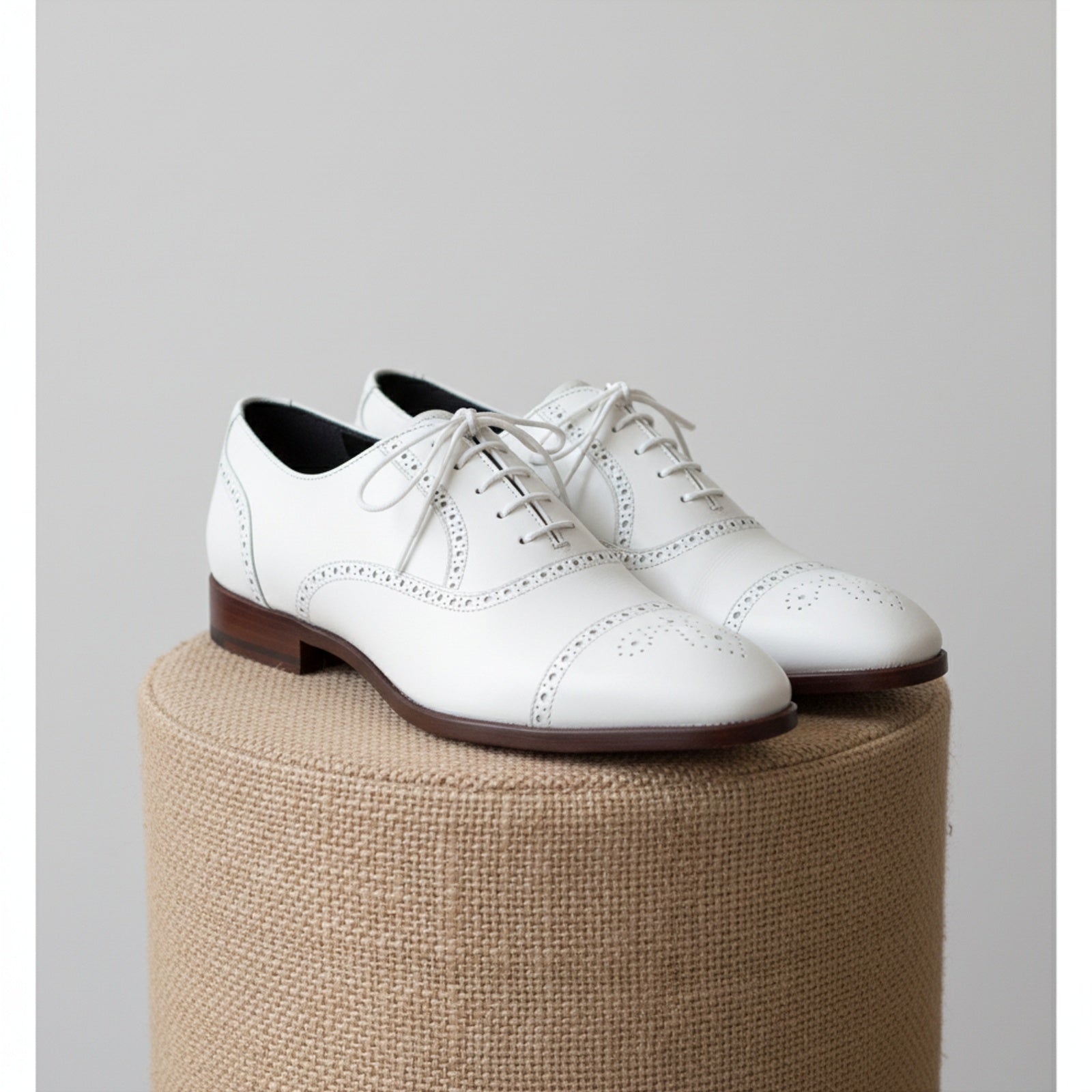 Men's White Wingtip Leather Party Shoes - pedestal-view
