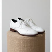 Men's White Wingtip Leather Party Shoes - pedestal-view