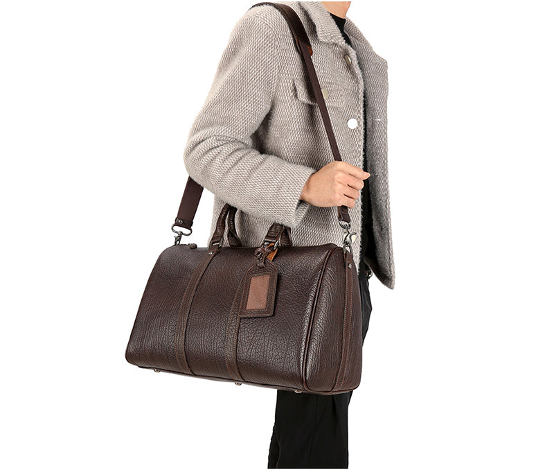 Sleek Leather Duffle Bag - A Modern Classic