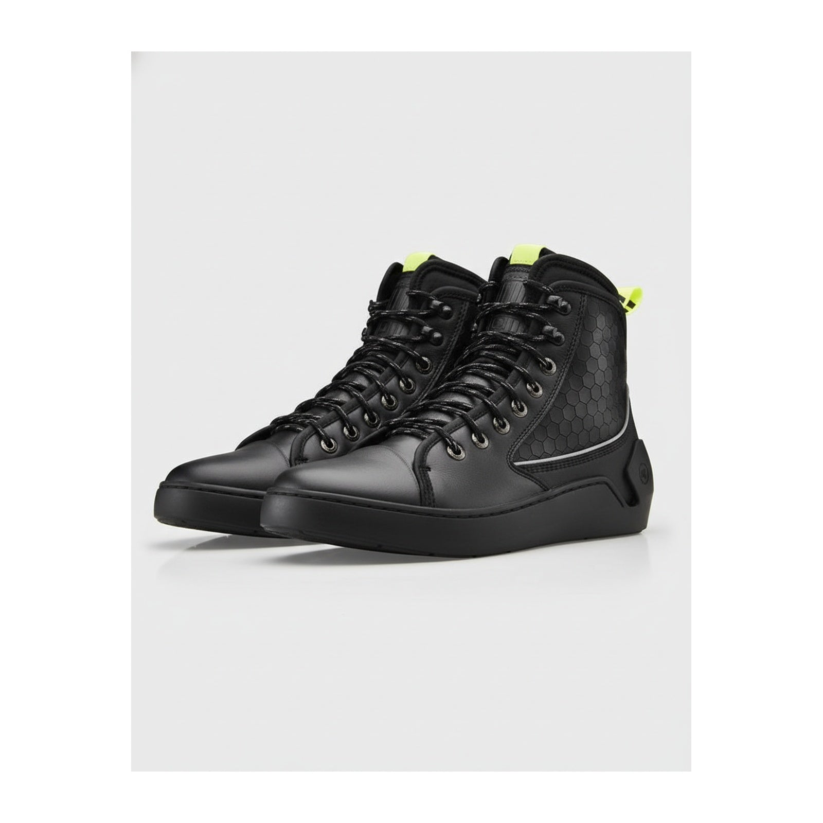 three-quarter-view - Men's Leather Trail Running Sneakers